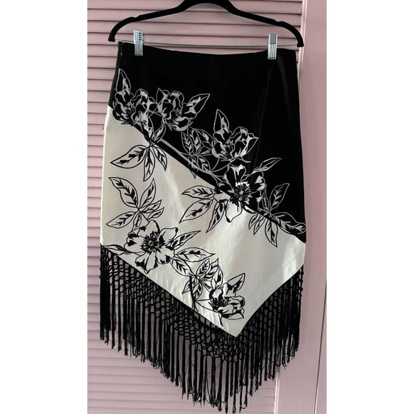Vintage Caché ASYMMETRICAL Skirt Size 8 Black & White Fringe Floral Embroidery - Picture 7 of 16